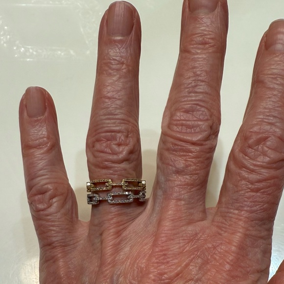 Beautiful 14k White Gold Diamond Chain Link Ring - Picture 8 of 10